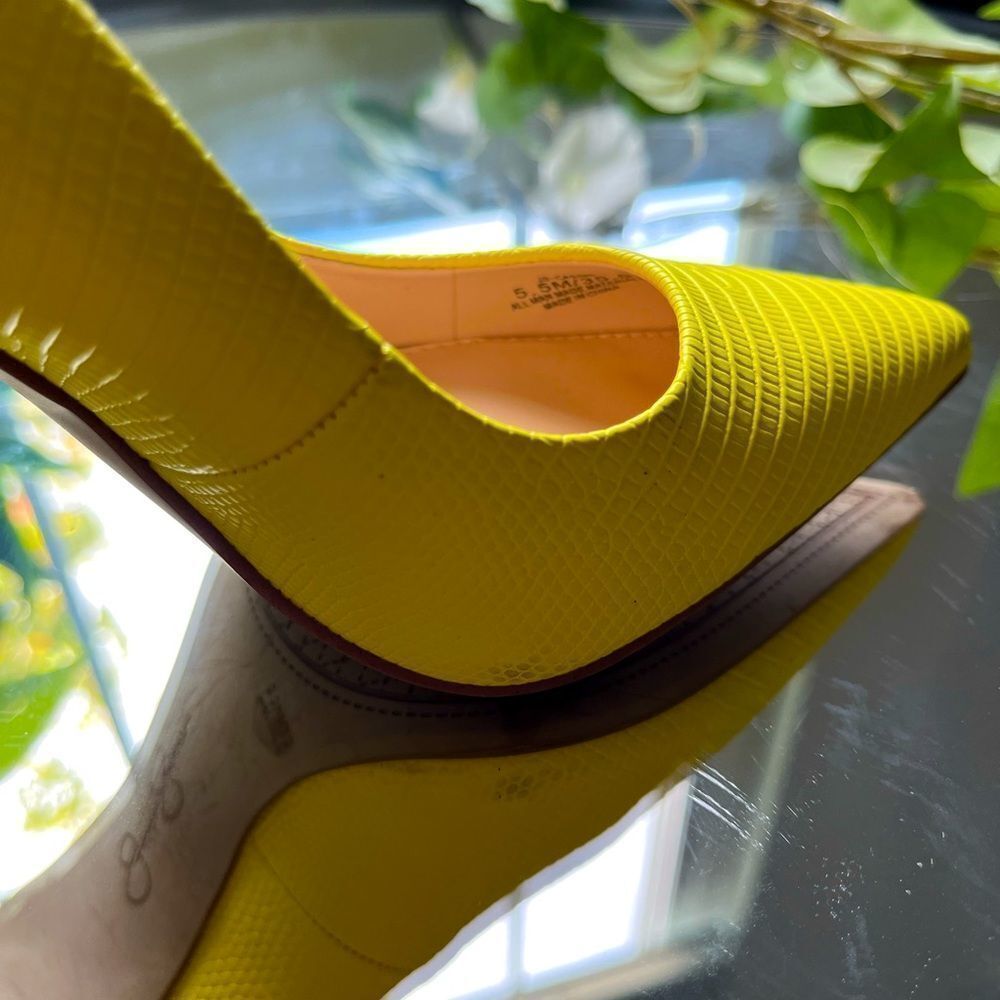Jessica Simpson Yellow Snakeskin Heels Pumps Claudette Lemon D'Orsay Size 5.5M - Picture 9 of 11